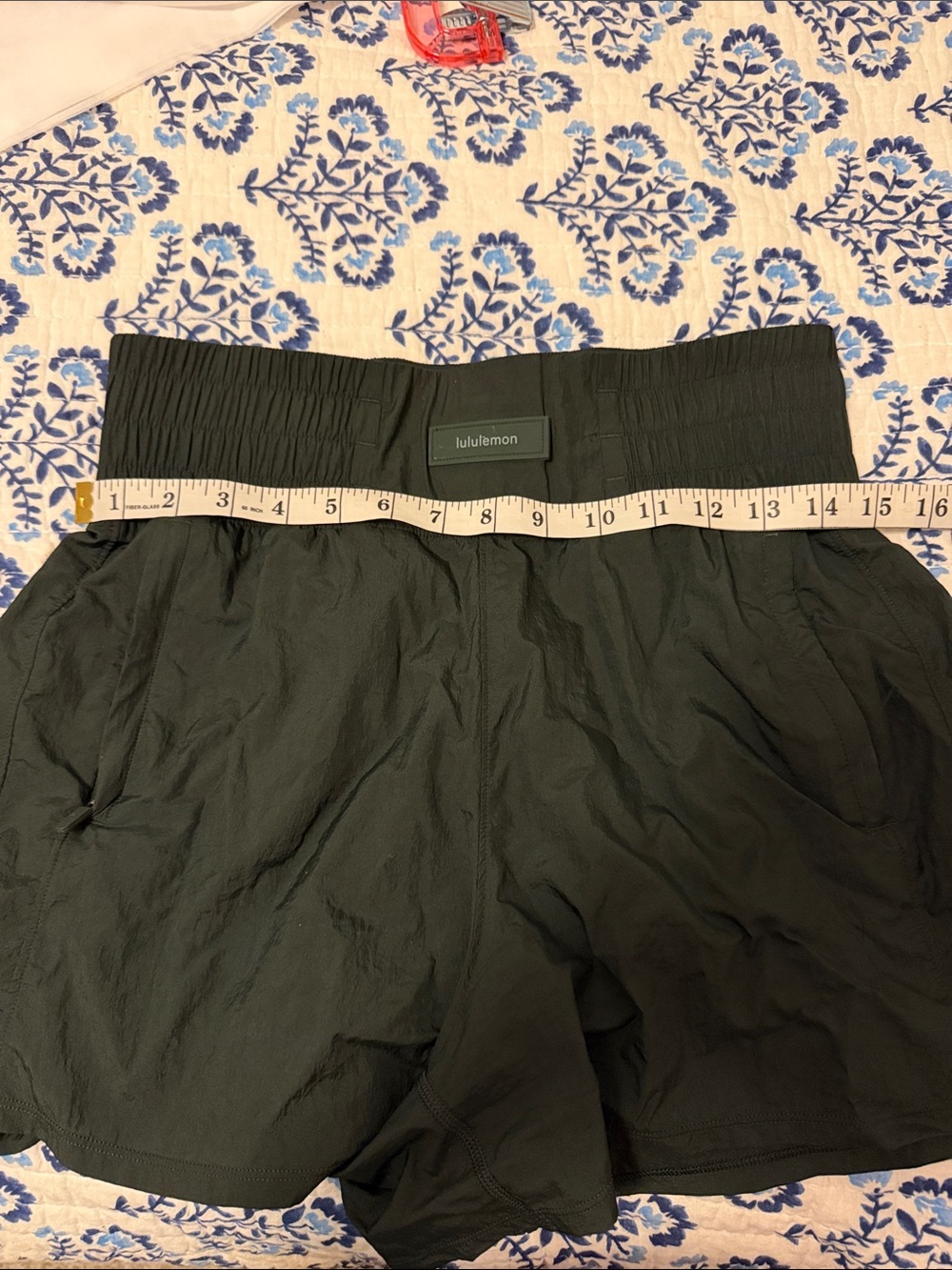 Lululemon athletica black logo shorts - Picture 2 of 5